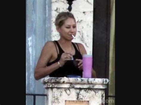 anna kournikova smoking